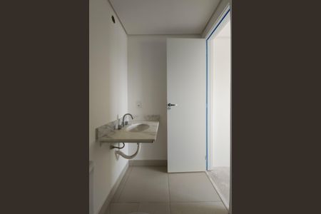 Apartamento à venda com 130m², 3 quartos e 4 vagas Apartamento à venda com 130m², 3 quartos e 4 vagasBanheiro da Suíte 1