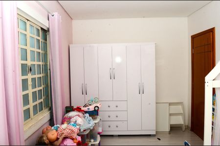 Casa à venda com 280m², 2 quartos e 2 vagasSuíte