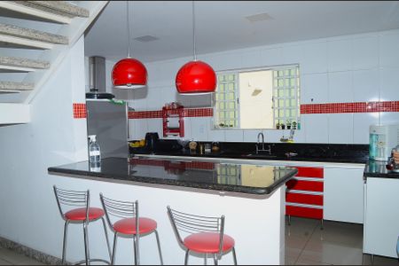 Casa à venda com 280m², 2 quartos e 2 vagasCozinha