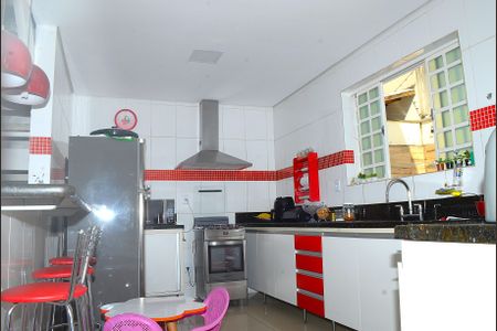 Casa à venda com 280m², 2 quartos e 2 vagasCozinha