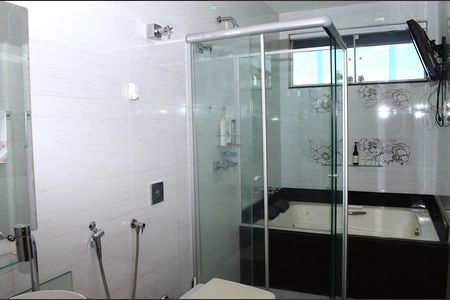 Casa à venda com 280m², 2 quartos e 2 vagasBanheiro da Suíte