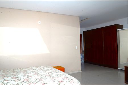 Casa à venda com 280m², 2 quartos e 2 vagasSuíte