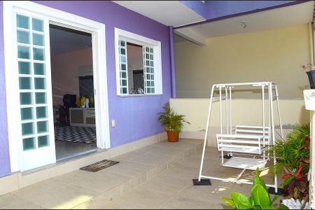 Casa à venda com 280m², 2 quartos e 2 vagasÁrea externa