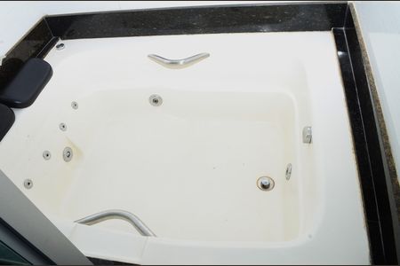 Casa à venda com 280m², 2 quartos e 2 vagasBanheiro da Suíte