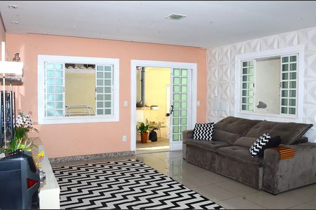 Casa à venda com 280m², 2 quartos e 2 vagasDetalhe Sala