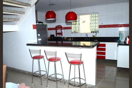 Casa à venda com 280m², 2 quartos e 2 vagasCozinha