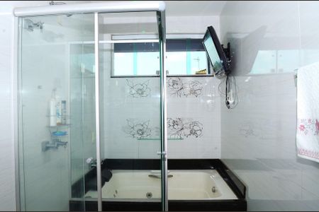 Casa à venda com 280m², 2 quartos e 2 vagasBanheiro da Suíte