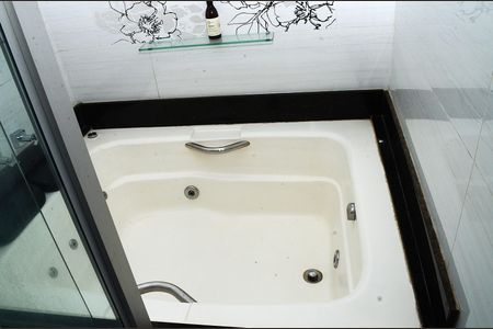 Casa à venda com 280m², 2 quartos e 2 vagasBanheiro da Suíte