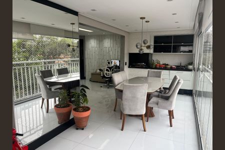 Apartamento à venda com 128m², 2 quartos e 3 vagasVaranda