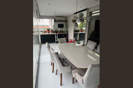 Apartamento à venda com 128m², 2 quartos e 3 vagasVaranda