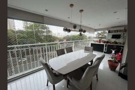 Apartamento à venda com 128m², 2 quartos e 3 vagasVaranda