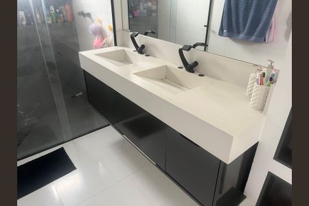 Apartamento à venda com 128m², 2 quartos e 3 vagasBanheiro