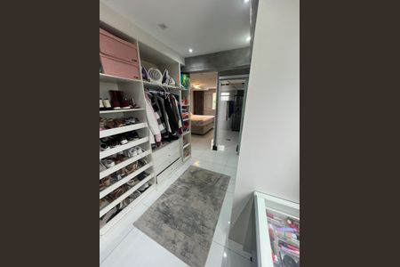 Apartamento à venda com 128m², 2 quartos e 3 vagasCloset