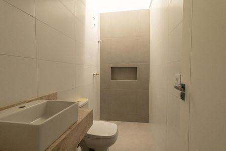 Casa para alugar com 225m², 3 quartos e 4 vagas Casa para alugar com 225m², 3 quartos e 4 vagasBanheiro da Suíte 2