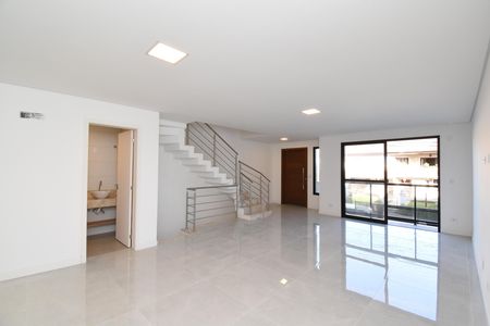 Casa para alugar com 225m², 3 quartos e 4 vagasSala