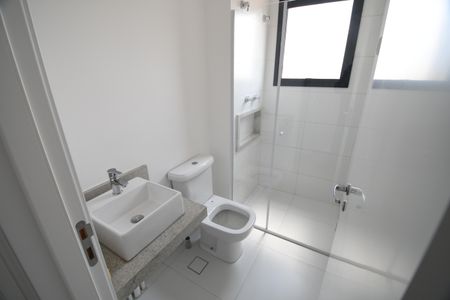 Apartamento à venda com 80m², 2 quartos e 2 vagasBanheiro da Suíte 1