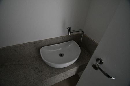 Apartamento à venda com 80m², 2 quartos e 2 vagasBanheiro de Serviço