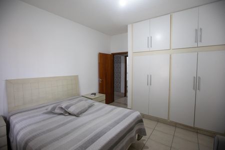 Casa à venda com 250m², 3 quartos e 3 vagas Casa à venda com 250m², 3 quartos e 3 vagasQuarto 1