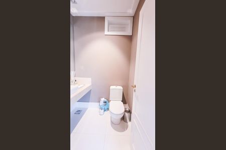 Casa de condomínio à venda com 439m², 4 quartos e 6 vagasLavabo