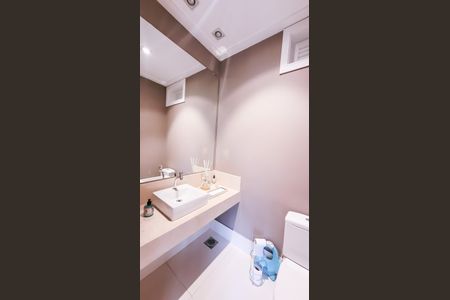 Casa de condomínio à venda com 439m², 4 quartos e 6 vagasLavabo