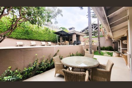 Casa de condomínio à venda com 439m², 4 quartos e 6 vagasÁrea externa