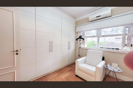 Casa de condomínio à venda com 439m², 4 quartos e 6 vagasQuarto 2