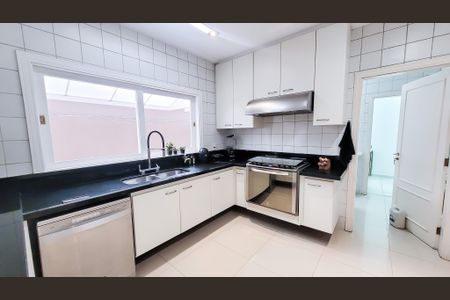 Casa de condomínio à venda com 439m², 4 quartos e 6 vagasCozinha