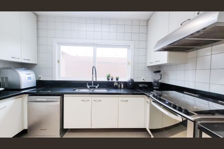 Casa de condomínio à venda com 439m², 4 quartos e 6 vagasCozinha