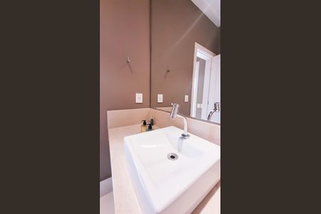 Casa de condomínio à venda com 439m², 4 quartos e 6 vagasLavabo