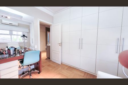 Casa de condomínio à venda com 439m², 4 quartos e 6 vagasQuarto 2