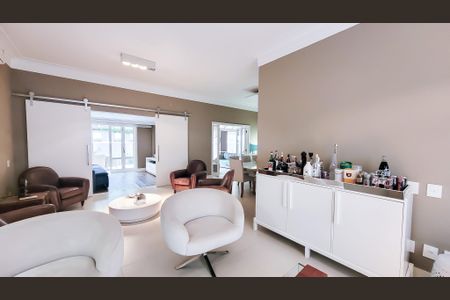 Casa de condomínio à venda com 439m², 4 quartos e 6 vagasSala