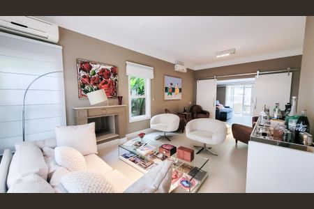 Casa de condomínio à venda com 439m², 4 quartos e 6 vagasSala