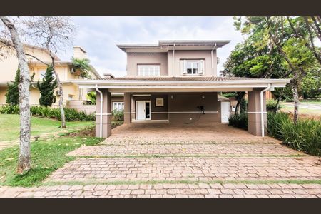 Casa de condomínio à venda com 439m², 4 quartos e 6 vagasFachada