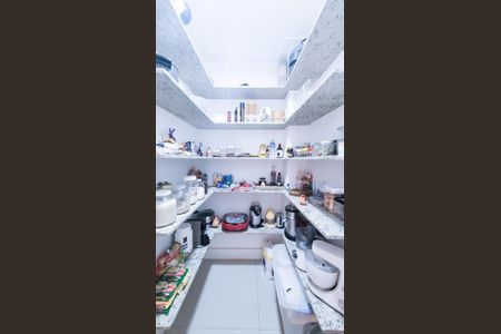 Casa de condomínio à venda com 439m², 4 quartos e 6 vagasDespensa