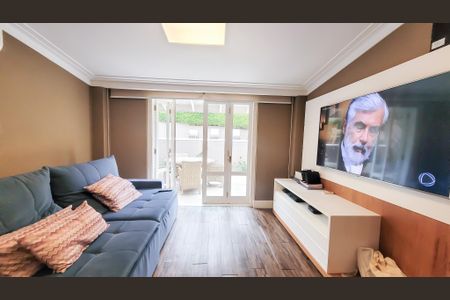 Casa de condomínio à venda com 439m², 4 quartos e 6 vagasSala de TV