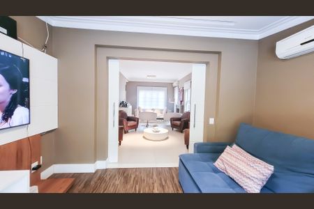 Casa de condomínio à venda com 439m², 4 quartos e 6 vagasSala de TV