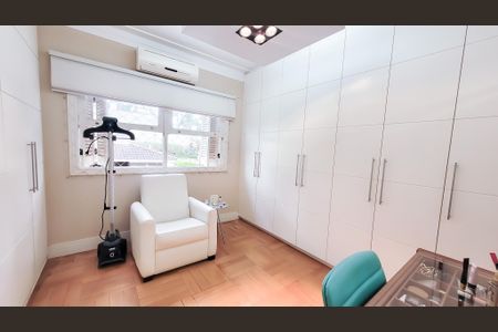 Casa de condomínio à venda com 439m², 4 quartos e 6 vagasQuarto 2