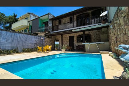 Casa de condomínio à venda com 310m², 3 quartos e 1 vagaQuintal