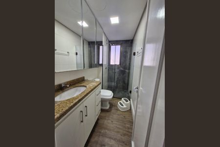 Apartamento à venda com 215m², 3 quartos e 3 vagas Apartamento à venda com 215m², 3 quartos e 3 vagasBanheiro 2