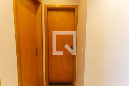 Apartamento à venda com 270m², 4 quartos e 3 vagas Apartamento à venda com 270m², 4 quartos e 3 vagasCorredor