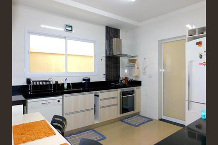 Casa de condomínio para alugar com 210m², 4 quartos e 4 vagasCozinha