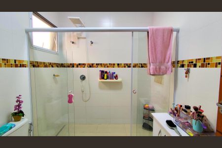 Casa de condomínio para alugar com 210m², 4 quartos e 4 vagasBanheiro da Suíte 1