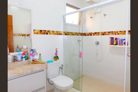 Casa de condomínio para alugar com 210m², 4 quartos e 4 vagasBanheiro da Suíte 1