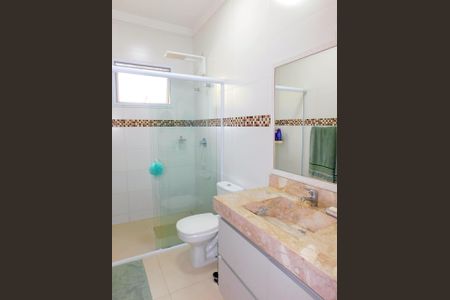 Casa de condomínio para alugar com 210m², 4 quartos e 4 vagasBanheiro da Suíte 2