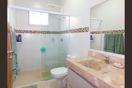 Casa de condomínio para alugar com 210m², 4 quartos e 4 vagasBanheiro da Suíte 2