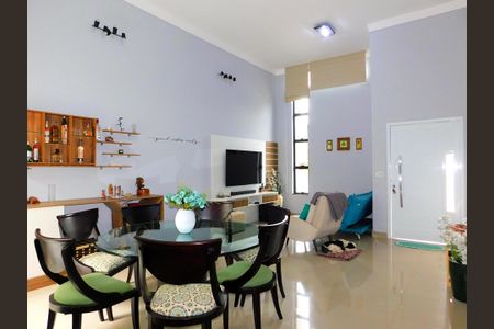 Casa de condomínio para alugar com 210m², 4 quartos e 4 vagasSala