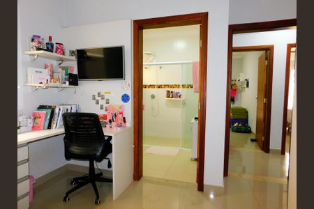 Casa de condomínio para alugar com 210m², 4 quartos e 4 vagasSuíte 1