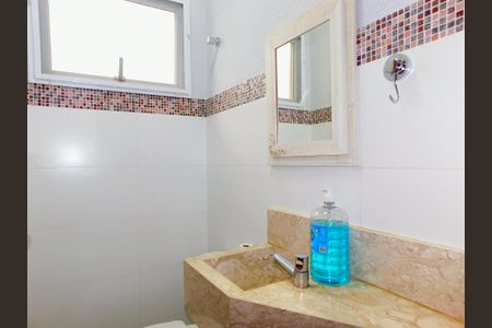 Casa de condomínio para alugar com 210m², 4 quartos e 4 vagasLavabo