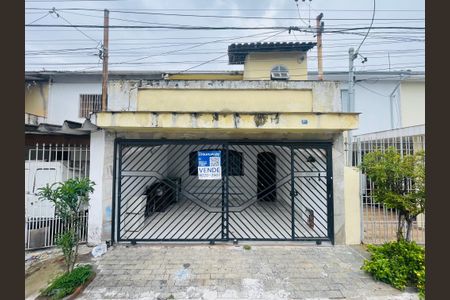 Casa à venda com 110m², 3 quartos e 1 vaga Casa à venda com 110m², 3 quartos e 1 vagaPlaca instalada na fachada do imóvel