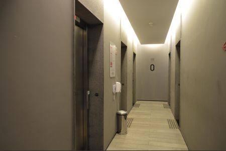 Studio à venda com 22m², 1 quarto e sem vagaElevadores